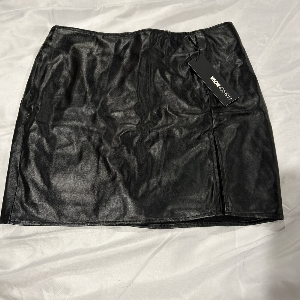 Fashion Nova Black Faux Leather Mini Skirt Med– Great Condition
